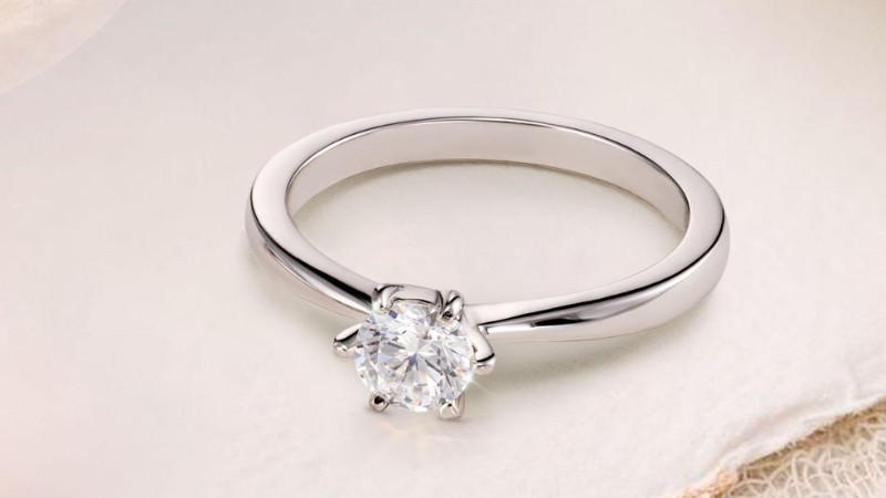 Nhẫn cầu hôn giác cắt Excellent và đối xứng Very Good