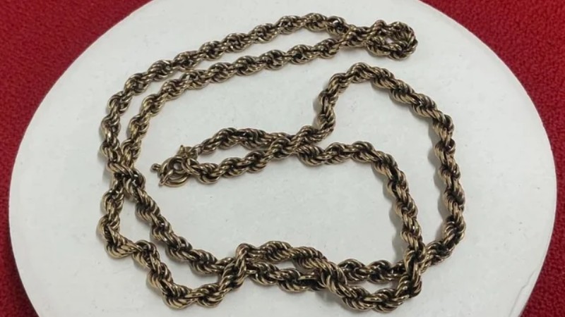Vàng 18K có thể bị xỉn màu sau một thời gian sử dụng