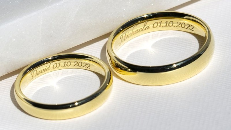 Nhẫn cưới vàng 18K khắc tên và ngày cưới
