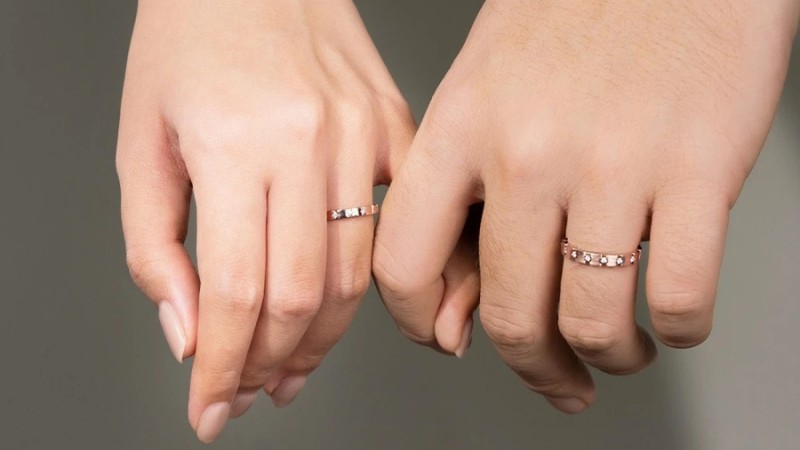 Vàng tây 18K là lựa chọn phù hợp cho thiết kế nhẫn cưới đeo hàng ngày